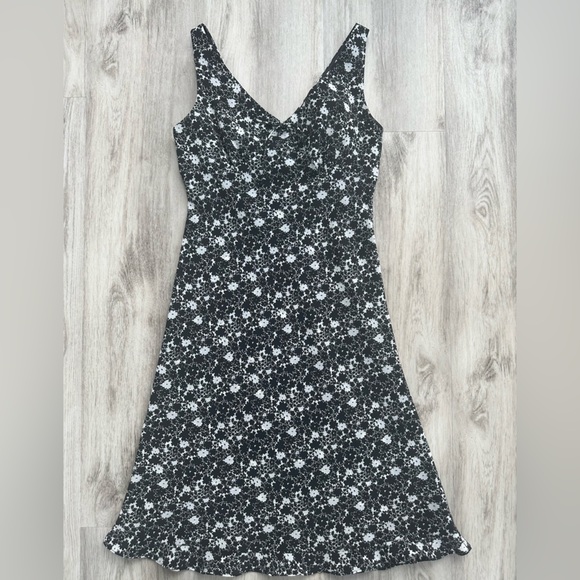 Express Monochrome Floral Dress - Picture 1 of 5